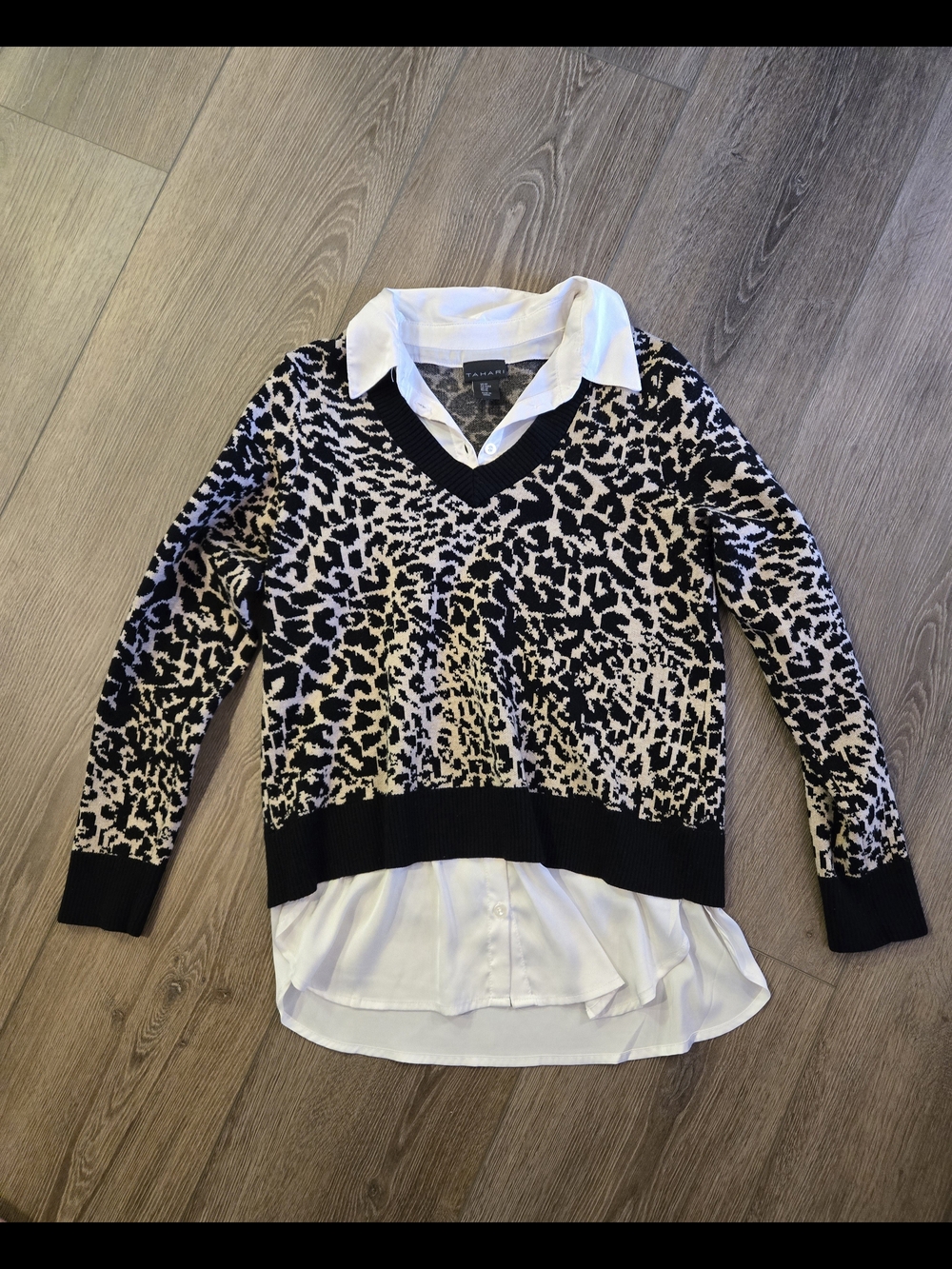 Tahari Womens Leopard Layered V-Neck Sweater Top - Black & Cream